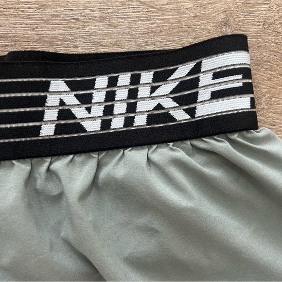 NIKE PRO Flex 2 in 1 Athletic Shorts Women’s Size XS Gray Black Stretch Shorts - Picture 4 of 10